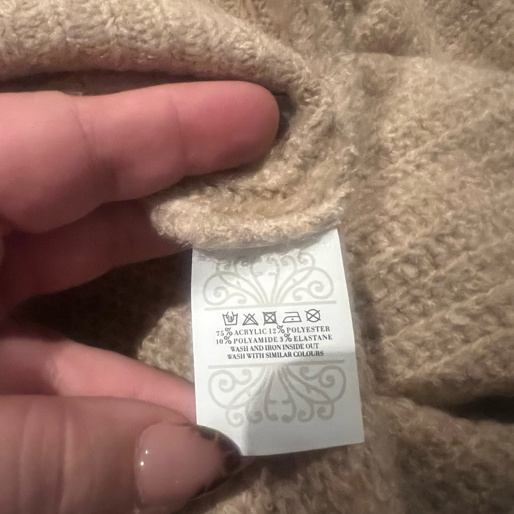 Off-Shoulder Beige Sweater NWOT - Picture 6 of 6